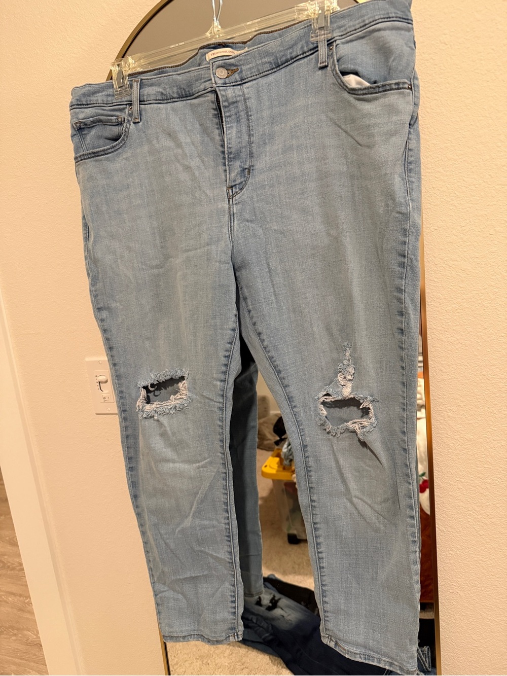 22 boyfriend style Levi’s
